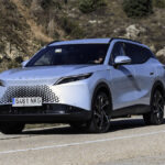 Novo Omoda 7 SHS-P combina 279 cv e até 90 km elétricos