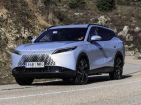 Novo Omoda 7 SHS-P combina 279 cv e até 90 km elétricos