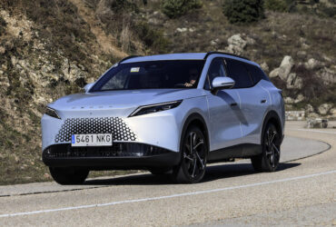 Novo Omoda 7 SHS-P combina 279 cv e até 90 km elétricos