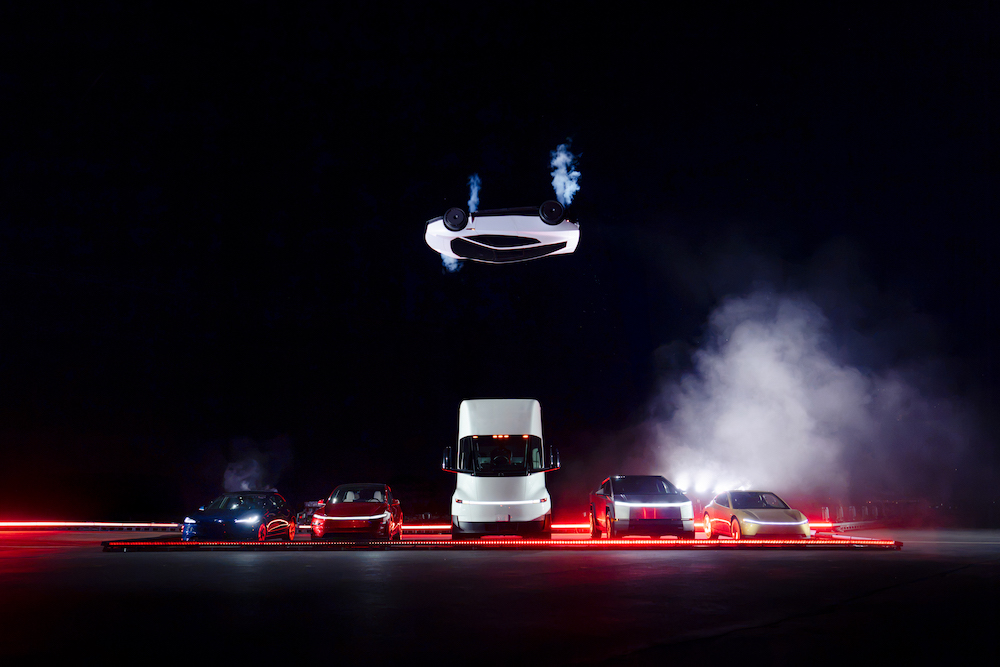 Tesla Roadster pode ficar até seis horas parado depois de usar os propulsores que o fazem voar